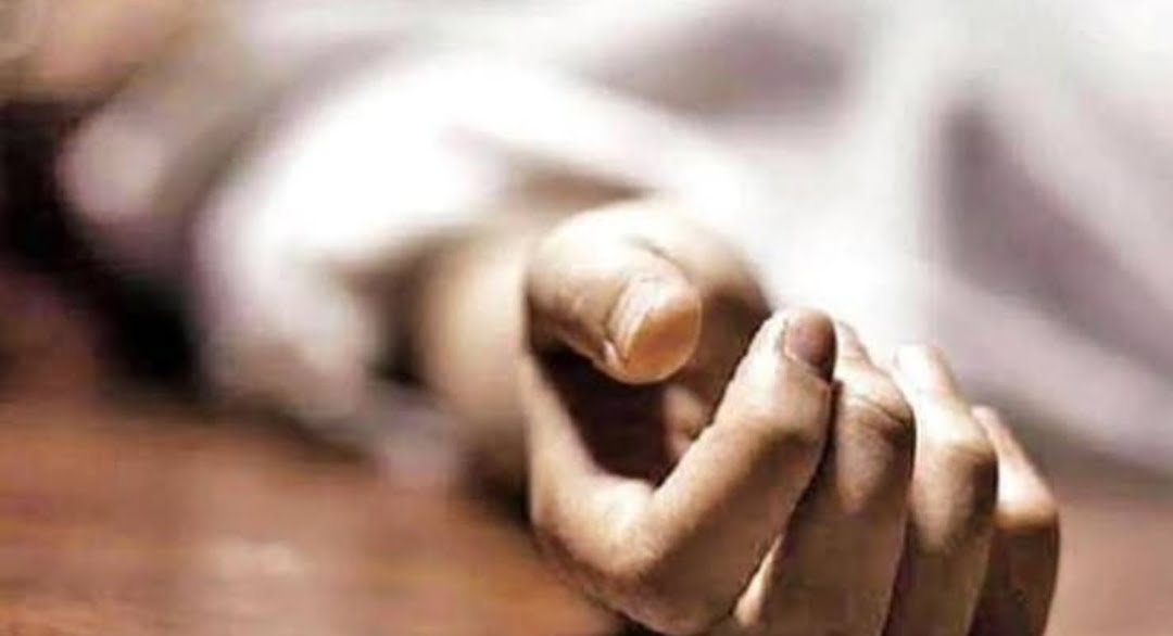 Jharkhand : जेल में पत्नी ने युवक से बना बना लिया संबंध, आपसी विवाद में गला रेतकर हत्या