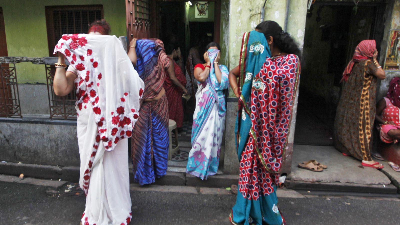 Sex Workers का बनेगा आधार कार्ड, नहीं लगेगा एड्रेस प्रमाण पत्र, UIDAI ने…