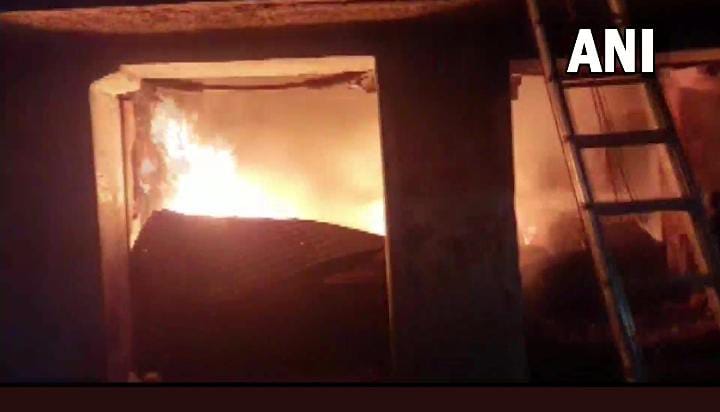 TELANGANA : हैदराबाद के लकड़ी गोदाम में लगी भीषण आग, 11 लोगों की जलकर मौत, कई झुलसे…