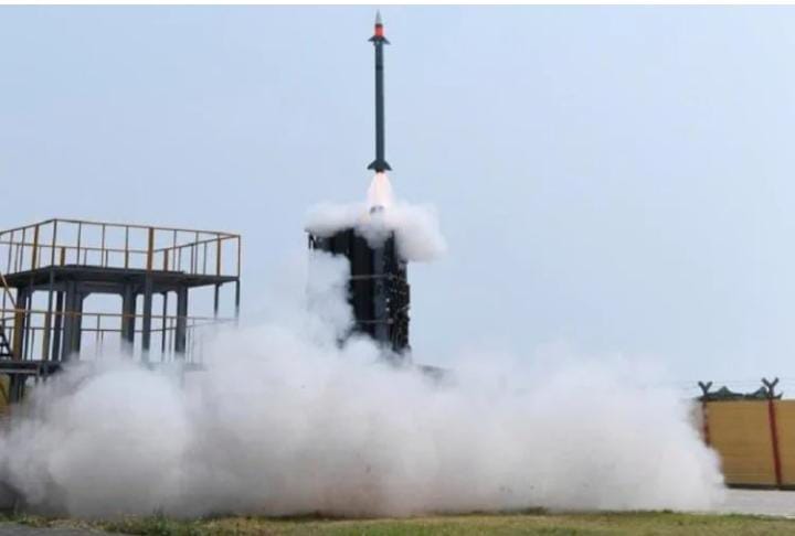 GRAND SUCCESS : सतह से हवा में मार करने वाले मिसाइल एयर डिफेंस सिस्टम का इंडिया ने किया परीक्षण,  टारगेट पर किया सीधा प्रहार और…