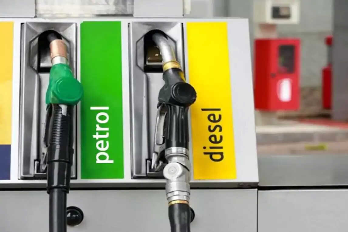 PRICE HIKE : इंटरनेशनल मार्केट में क्रूड ऑयल का घट रहा दाम, इंडिया में रोज बढ़ाई जा रहीं पेट्रोल-डीजल की कीमतें, 7 दिनों में छठी बार…