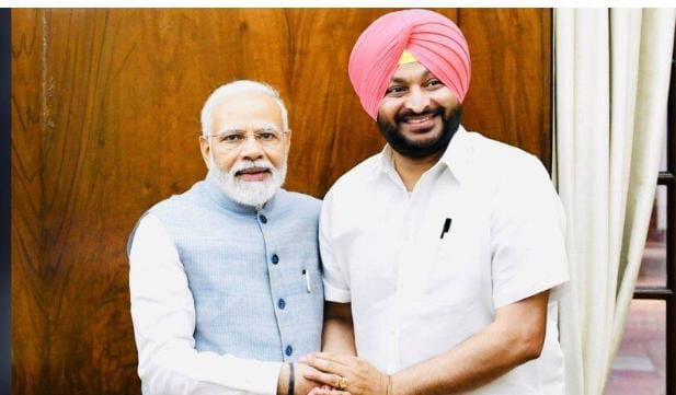 POLITICS : PM मोदी से मिले पंजाब के कांग्रेस सांसद रवनीत सिंह बिट्टू, कयासों के बाजार का आलम ऐसा कि…