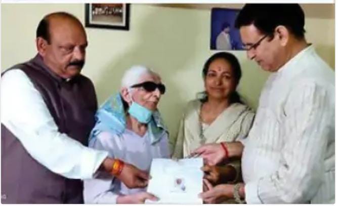 UTTARAKHAND: देहरादून की 78 साल की नेत्रहीन महिला ने अपनी सारी संपत्ति कर दी राहुल गांधी के नाम, जानिए गहनों के बारे में क्या कहा…
