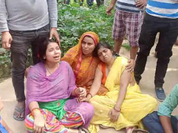 UP : प्रयागराज में एक रात में उजड़ गया पूरा परिवार, पत्नी और तीन बेटियों को मौत के घाट उतार कर खुद चढ़ा गया…