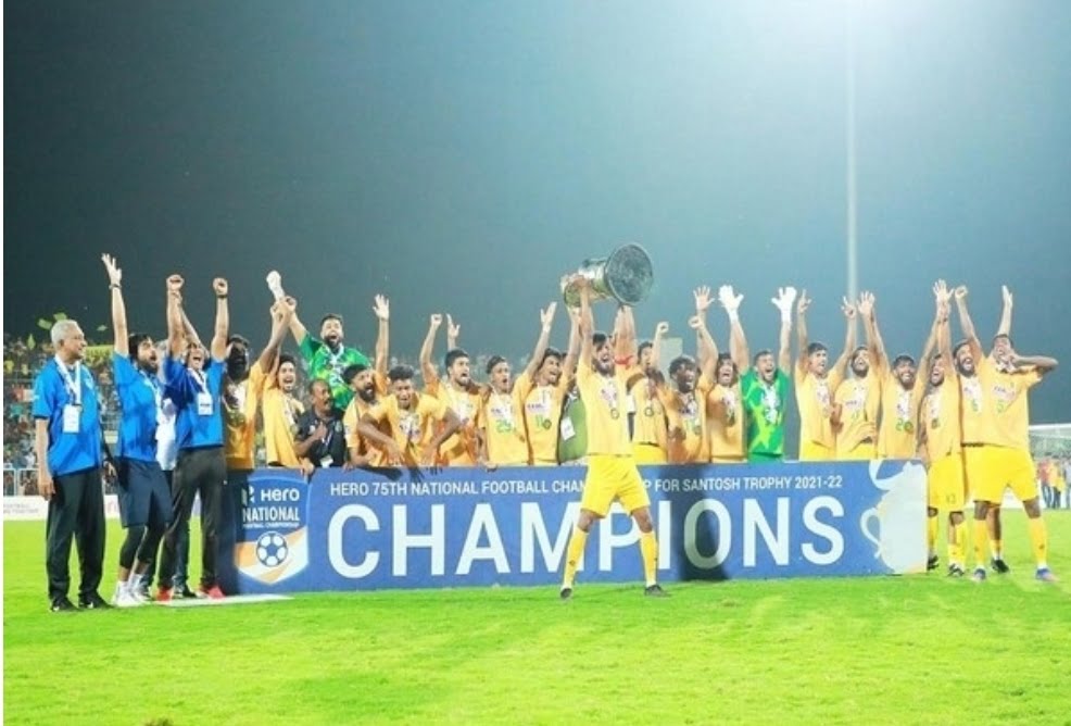 FOOTBALL : केरल ने पश्चिम बंगाल को हराकर सातवीं बार जीता संतोष ट्रॉफी का खिताब