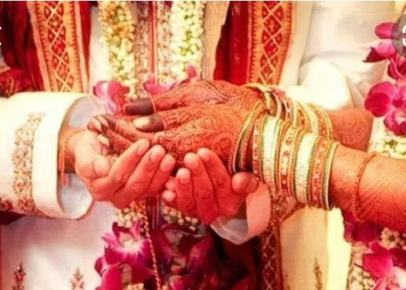 शादी से 16 दिन पहले ही दुल्हन को लेकर फरार हो गया था दूल्हा और कर दी थी मंदिर में शादी, अब दूल्हा पीट रहा सिर