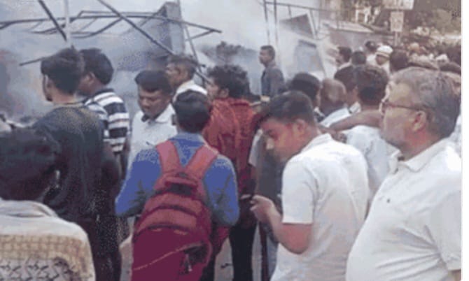 जमशेदपुर में झंडा विवाद को लेकर सुरक्षाबलों ने किया फ्लैग मार्च, इंटरनेट सेवा बंद ,अब तक 60 लोग Arrest