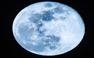 Blue Moon : आकाश में दिखा सुपर ब्लू मून, नॉर्मल से 14 प्रतिशत बड़ा, चमकीला