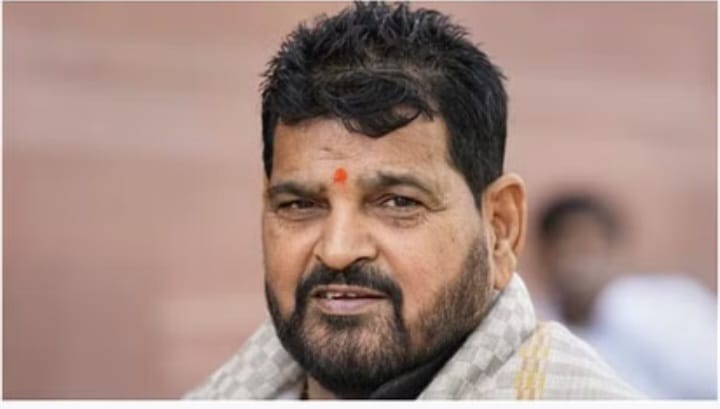 New Case : अब एक नए मामले में फंस गए बीजेपी के एमपी बृभूषण शरण सिंह, अवैध खनन मामले में NGT…