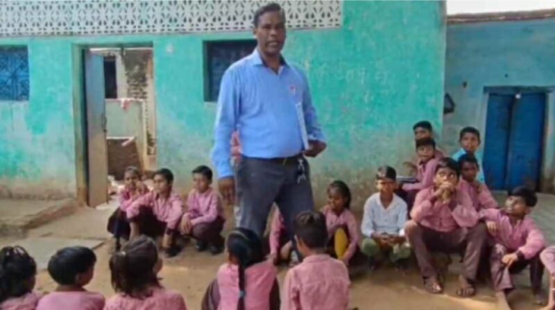 Madhya Pradesh : स्कूल नहीं आ रहा था बच्चा तो विद्यार्थियों संग मास्टर साहब पहुंच गए बच्चे के घर