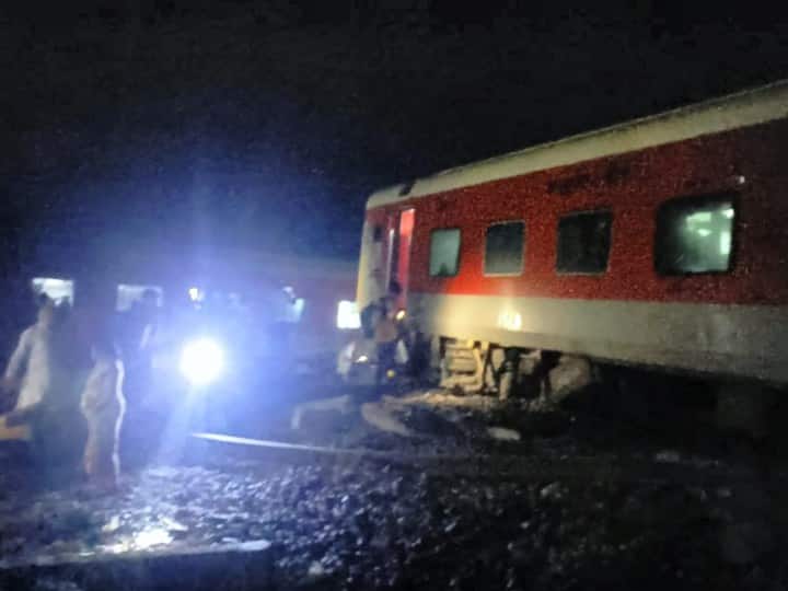 Train accident : बक्सर में बड़ा ट्रेन हादसा, 6 लोगों की मौत, 100 से ज्यादा घायल, 15 की स्थिति गंभीर 