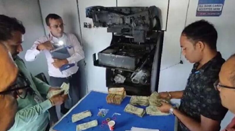 West Bengal : सिलीगुड़ी में गैस कटर से ATM लूटने की कोशिश विफल, मशीन में लगी आग