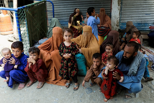 International: अफगानिस्तान के अवैध प्रवासियों को पाकिस्तान छोड़ने की मोहलत खत्म, अब सीधी कार्रवाई