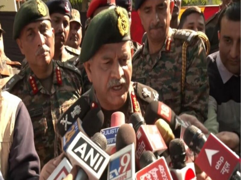पाकिस्तान अपने सेवानिवृत्त सैनिकों को आतंकवादियों के रूप में भेज रहा है जम्मू-कश्मीर : सेना कमांडर