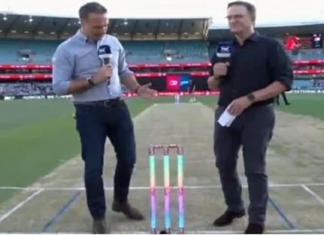 Cricket: पुरुषों के क्रिकेट में पहली बार इस स्टंप्स का होगा इस्तेमाल, नो बॉल, चौके और छक्के पर स्टंप्स से निकलेगी अलग-अलग रंग की लाइट