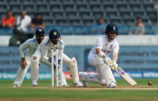 हैदराबाद टेस्ट का पहला दिन भारत के नाम