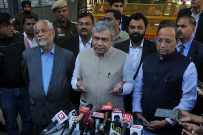 चुनाव प्रक्रिया में पारदर्शिता को भाजपा प्रतिनिधिमंडल ने की मुख्य चुनाव आयुक्त से मुलाकात 1 चुनाव प्रक्रिया में पारदर्शिता को भाजपा प्रतिनिधिमंडल ने की मुख्य चुनाव आयुक्त से मुलाकात
