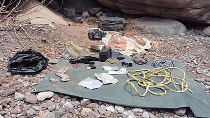 रियासी जिले में आतंकवादी ठिकाने का भांडाफोड़, हथियारों और गोला-बारूद का जखीरा बरामद