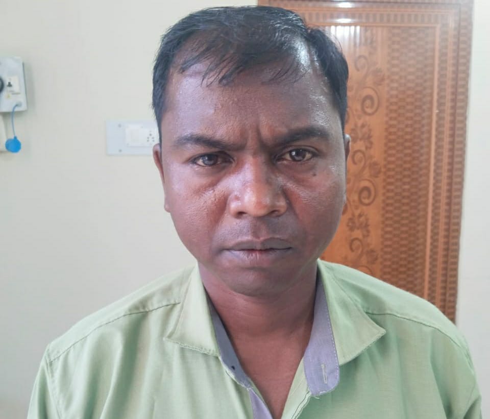 Jharkhand : रामगढ़ अंचल का कर्मचारी 10 हजार रिश्वत लेते रंगेहाथ गिरफ्तार