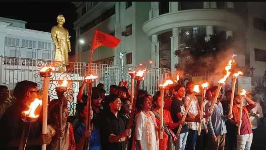 अभाविप ने कोलकाता में निकाली न्याय संकल्प मशाल यात्रा, ममता बनर्जी से मांगा इस्तीफा