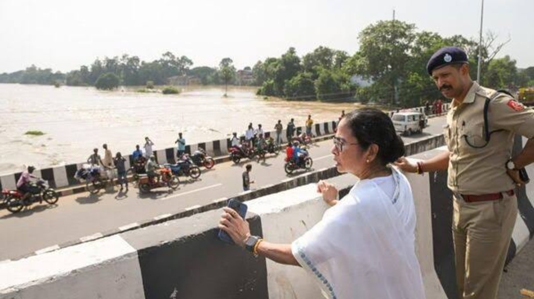 ममता ने दक्षिण बंगाल में बाढ़ के लिए डीवीसी को ठहराया जिम्मेदार, प्रधानमंत्री से मदद की लगायी गुहार