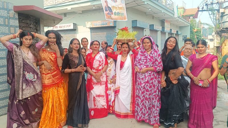 सुनैना किन्नर ने विधि विधान से किया मां दुर्गा का कलश विसर्जन