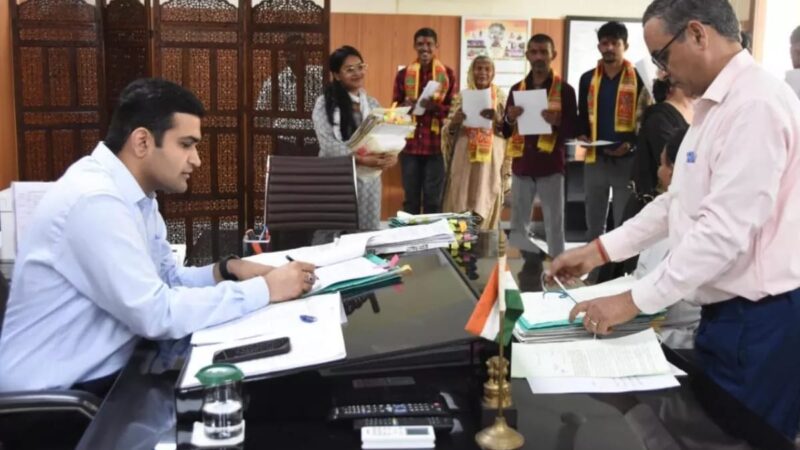 फरीदाबाद में सात पाकिस्तानियों को मिली भारतीय नागरिकता 1 फरीदाबाद में सात पाकिस्तानियों को मिली भारतीय नागरिकता