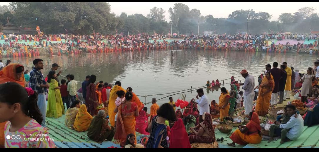 सहरसा में व्रतियों ने भगवान भास्कर को अर्घ्य अर्पित कर की परिवार की सुख-समृद्धि की कामना