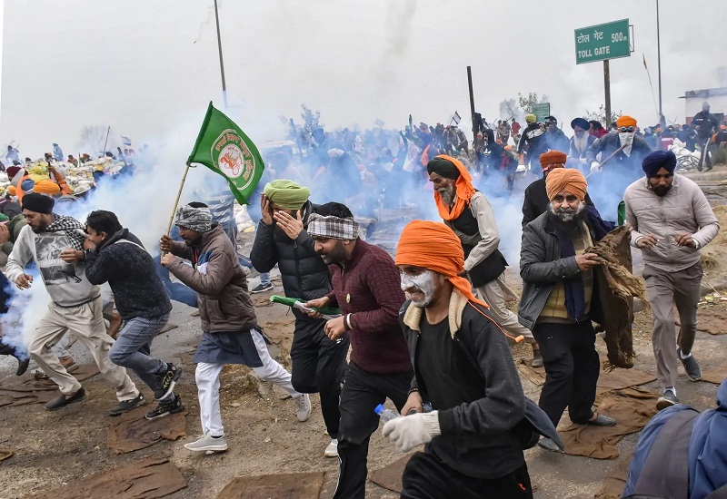 शंभू बॉर्डर पर डटे किसानों का दिल्ली कूच का एलान, ट्रैक्टर-ट्राली से नहीं इस बार पैदल ही कूच करेंगे किसान