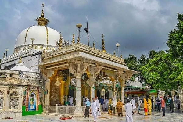 अजमेर दरगाह में शिव मंदिर होने का दावा, कोर्ट ने जारी किया नोटिस