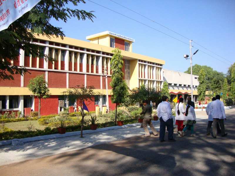 झांसी मेडिकल कॉलेज अग्निकांड में प्रधानाचार्य हटाए गये, तीन निलंबित