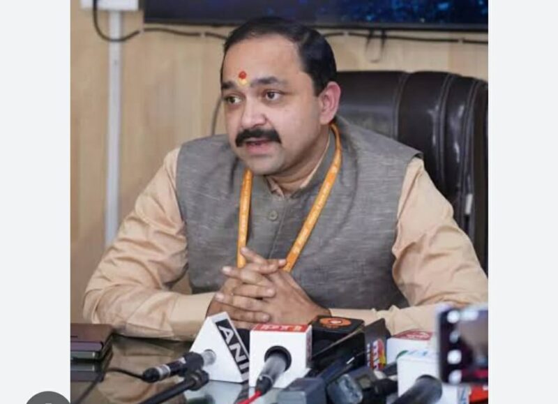 एसी कोच में स्वच्छ और उच्च गुणवत्ता के बेडरोल कराये जा रहे उपलब्ध, अब 15 दिन में धूले जाते हैं कंबल 1 एसी कोच में स्वच्छ और उच्च गुणवत्ता के बेडरोल कराये जा रहे उपलब्ध, अब 15 दिन में धूले जाते हैं कंबल
