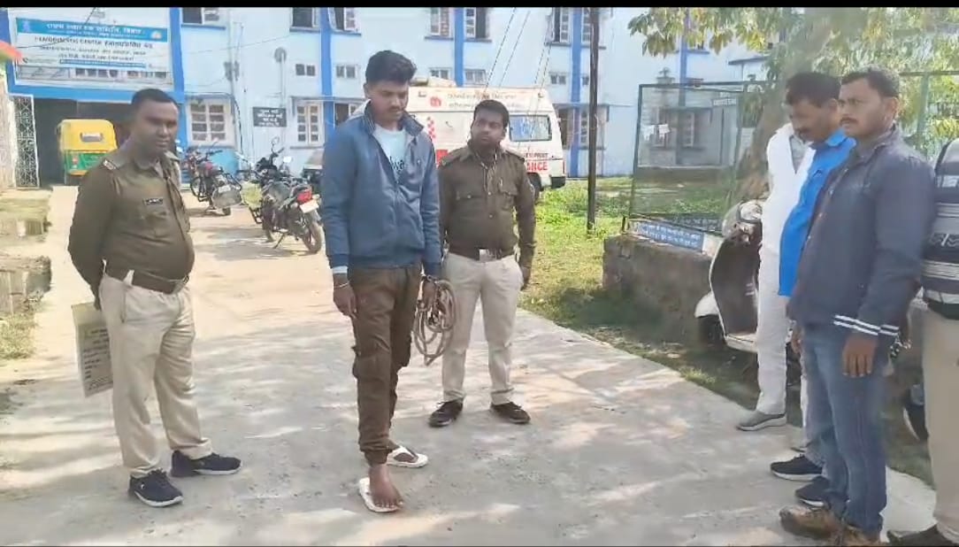 सहरसा में पुलिस की दबंगई, छिनतई की घटना में शामिल अपराधी की जमकर पिटाई का आरोप, पैर फ्रैक्चर, भर्ती