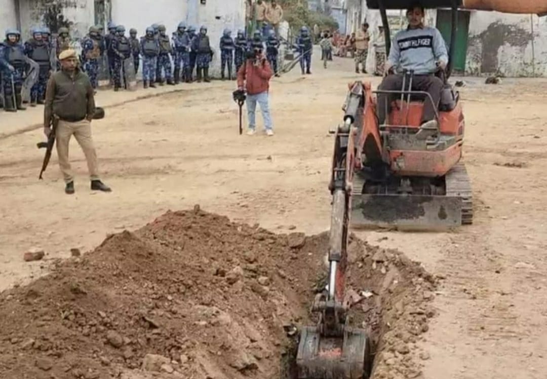 संभल में जामा मस्जिद के पास बनेगी पुलिस चौकी, नापी का काम शुरू, दो पक्षों के अपने-अपने दावे