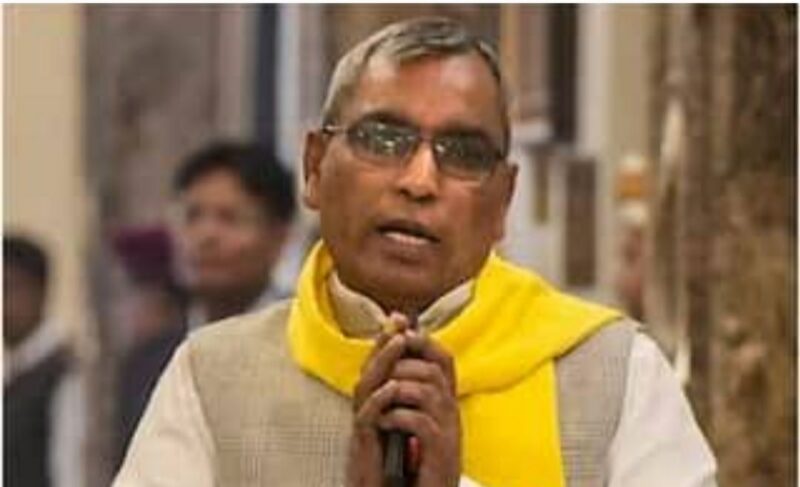 योगी सरकार के मंत्री ओमप्रकाश की फिर फिसली जुबान, कैमरे पर देने लगे गालियां