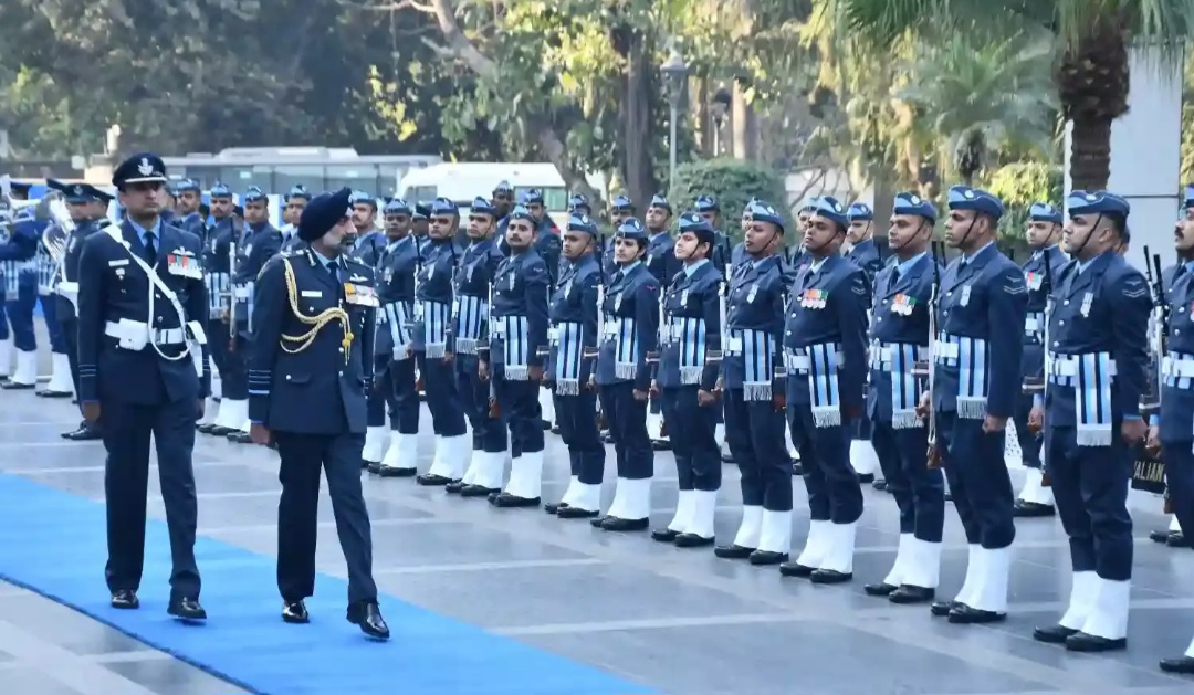 वायु सेना कमांडरों से मल्टी डोमेन युद्ध लड़ने और जीतने की क्षमता विकसित करने का आह्वान