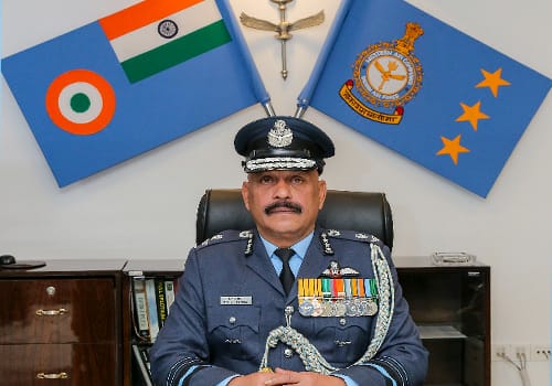 एयर मार्शल जीतेन्द्र मिश्रा ने सम्भाली वायु सेना की पश्चिमी कमांड, गार्ड आफ आनर का किया निरीक्षण 1 एयर मार्शल जीतेन्द्र मिश्रा ने सम्भाली वायु सेना की पश्चिमी कमांड, गार्ड आफ आनर का किया निरीक्षण
