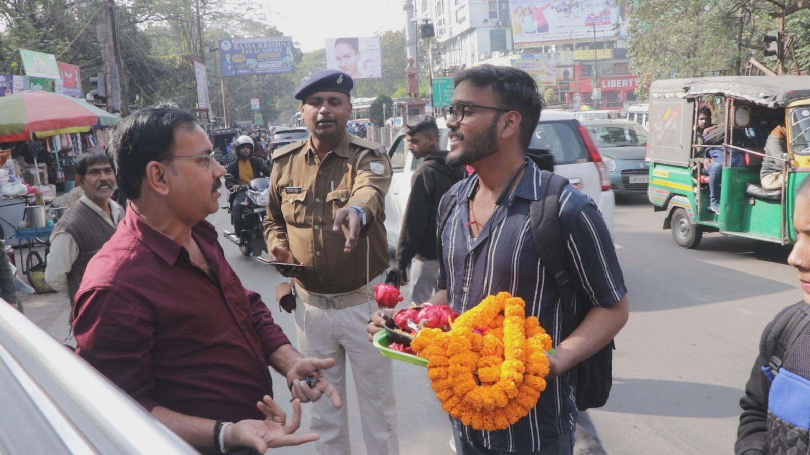 राष्ट्रीय सड़क सुरक्षा माह के अंतर्गत रोज ऑन रोड का कार्यक्रम आयोजित