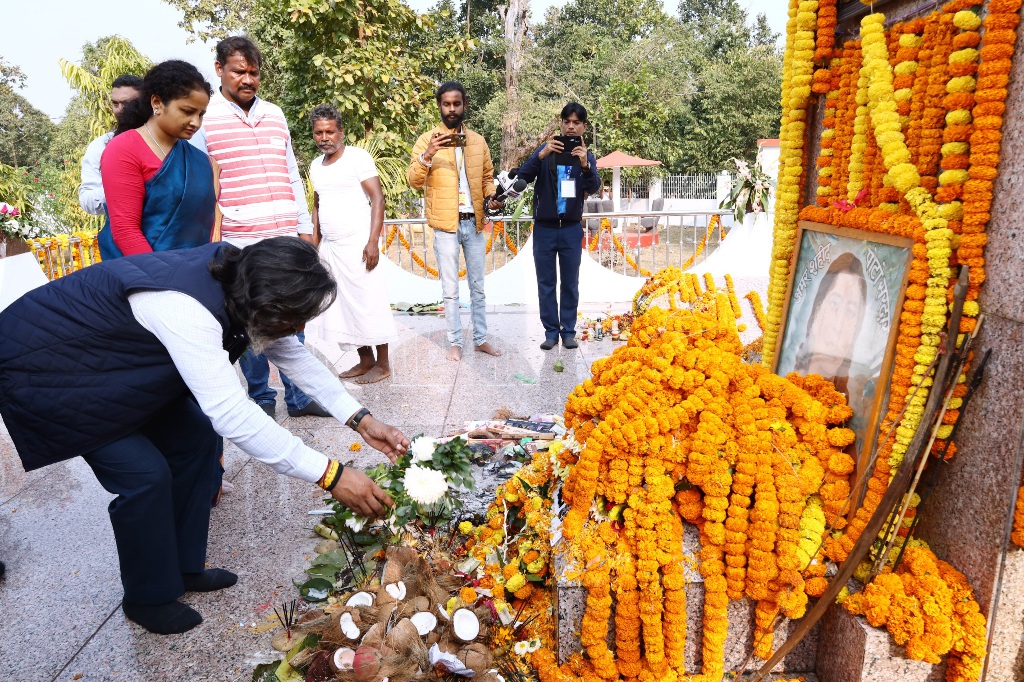 हमें आदिवासी होने और अपने शहीदों पर गर्व  : हेमन्त सोरेन