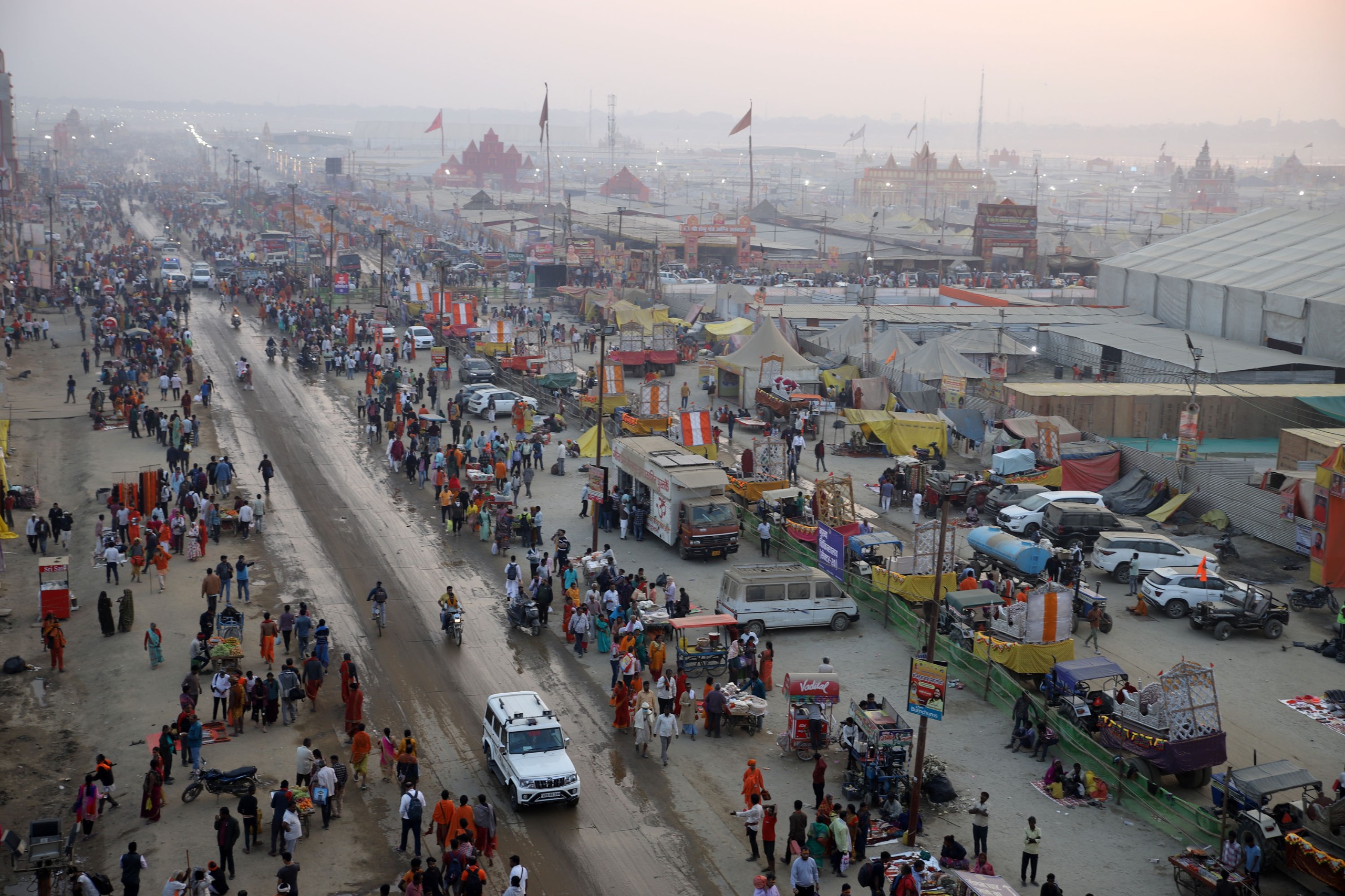 हजारों श्रद्धालुओं का मददगार बना महाकुम्भ का डिजिटल खोया-पाया केंद्र