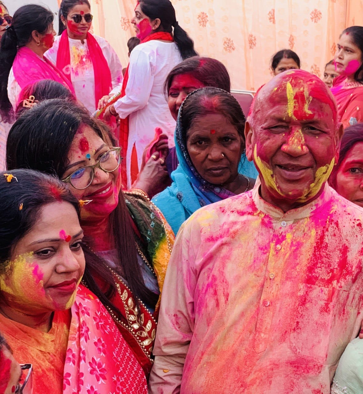 विधायक सरयू राय का होली मिलन समारोह : होली के गीतों पर झूमते रहे लोग, खूब लगे ठुमके