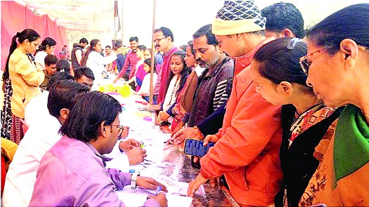 गुरु गोरखनाथ स्वास्थ्य यात्रा से जुड़े चिकित्सकों ने रचा सेवा का कीर्तिमान