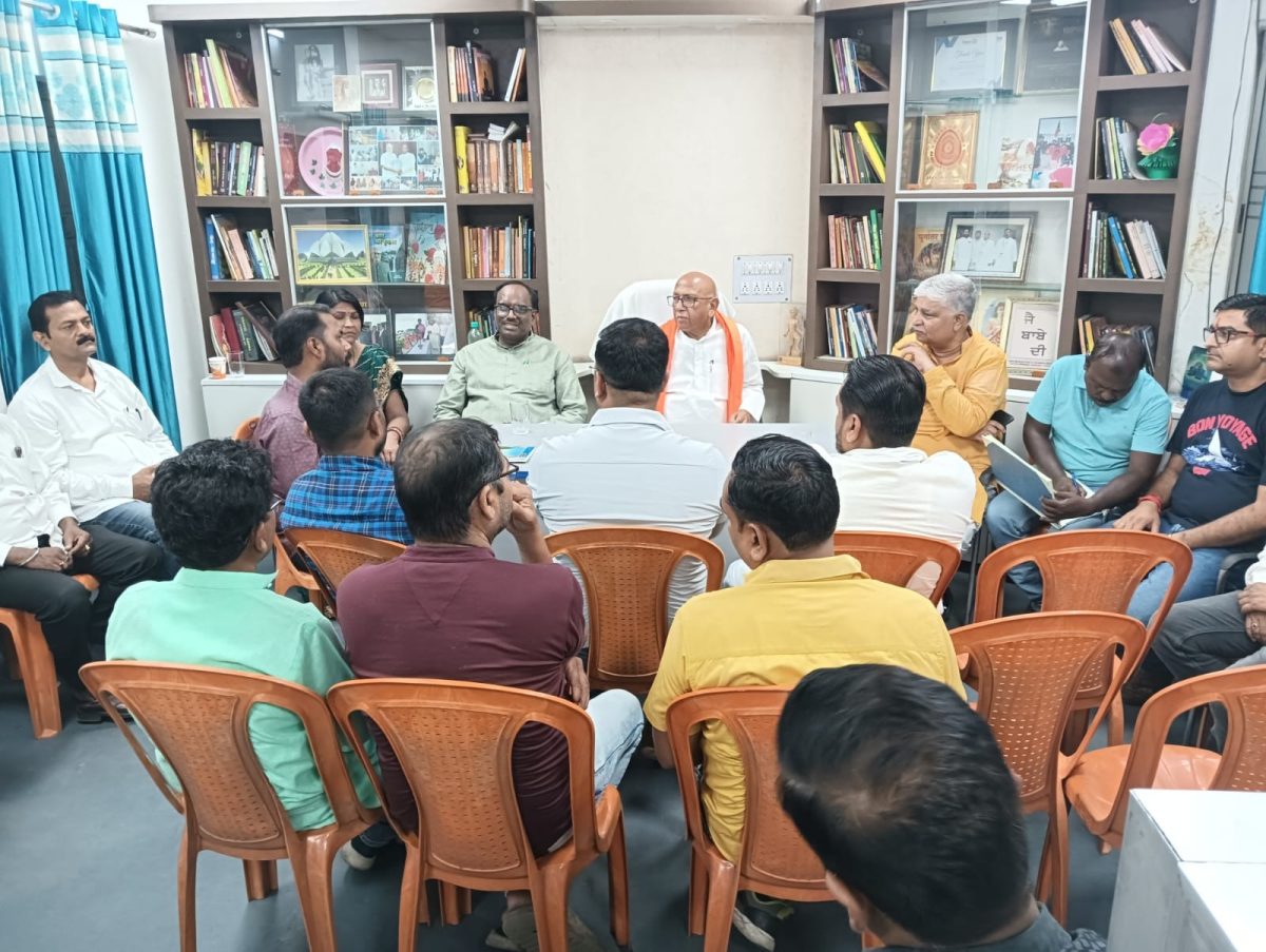 जनहित के मुद्दों पर काम करें, सरकारी योजनाओं का लाभ दिलवाएं : सरयू राय