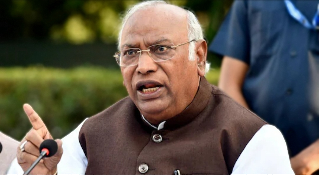 मनरेगा की मजदूरी 400 रुपये और 150 दिन के रोजगार की गारंटी दी जाये : खड़गे