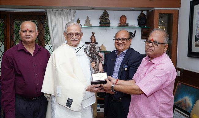 प्रख्यात साहित्यकार गुलजार ज्ञानपीठ पुरस्कार से सम्मानित