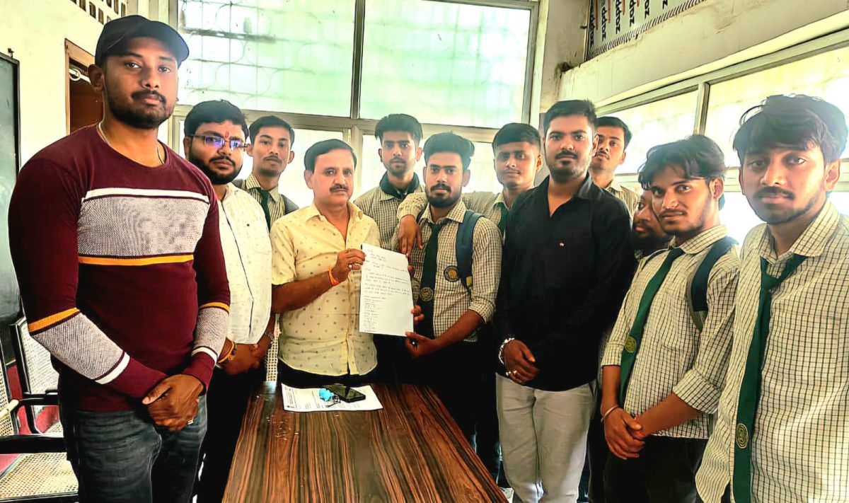 मारवाड़ी कॉलेज के प्राचार्य से मिला छात्र संगठन, बताई समस्या