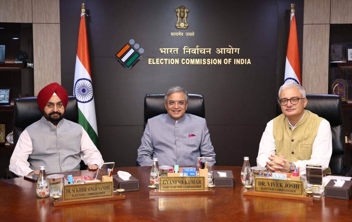 मुख्य चुनाव आयुक्त से केजरीवाल के नेतृत्व में मिला आआपा प्रतिनिधिमंडल