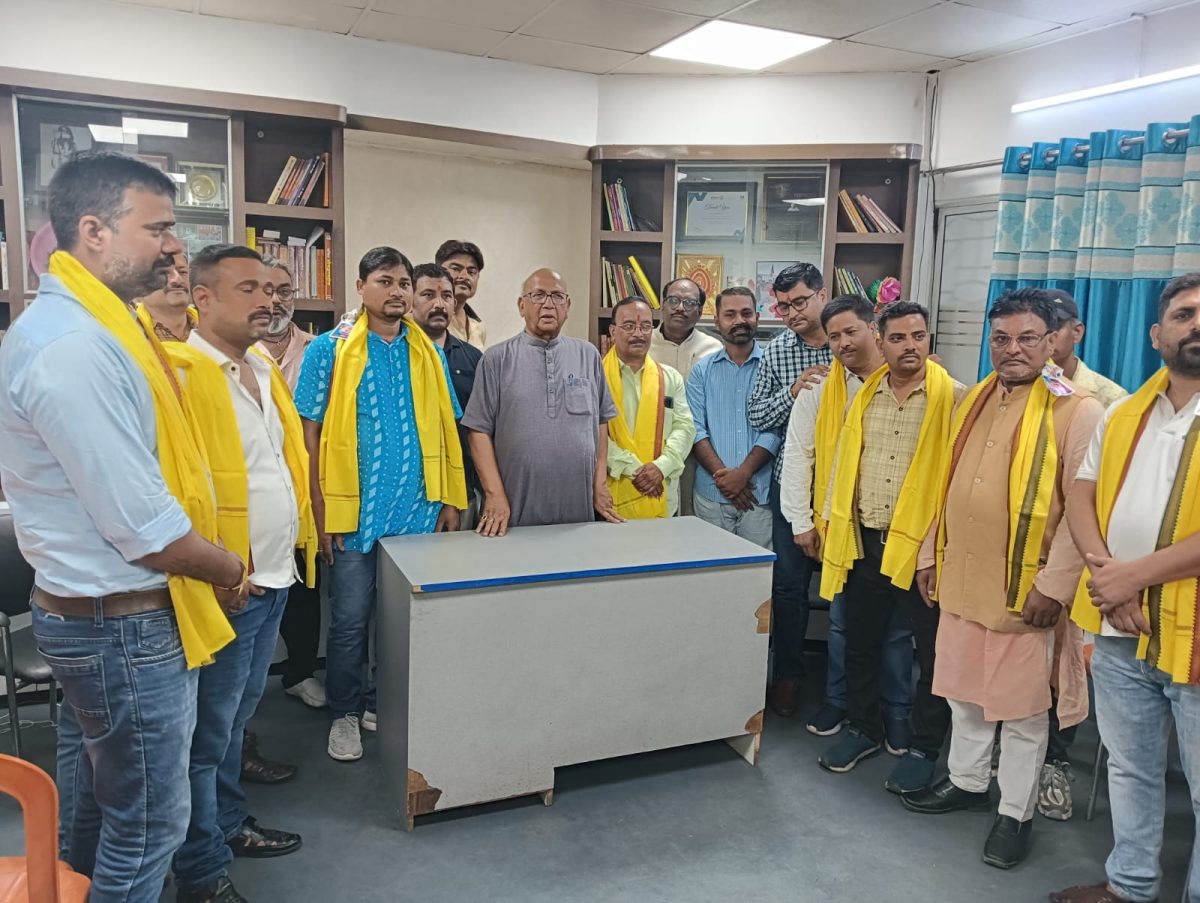 मनोज सिंह समेत कई ने थामा जद (यू) का दामन