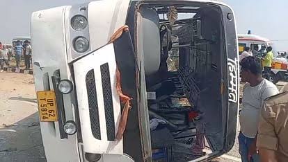 जौनपुर में अनियंत्रित बस पलटने से 05 की मौत, मुख्यमंत्री ने जताया दुख