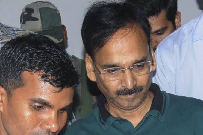 शराब घोटाला मामला : आईएएस विनय चौबे की बिगड़ी तबीयत, रिम्स में भर्ती